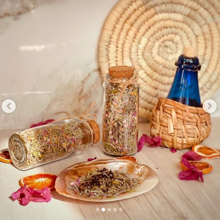 اسماج پودری هفت گیاه عود گیاهی مدل ارامش بخش باران کد 4