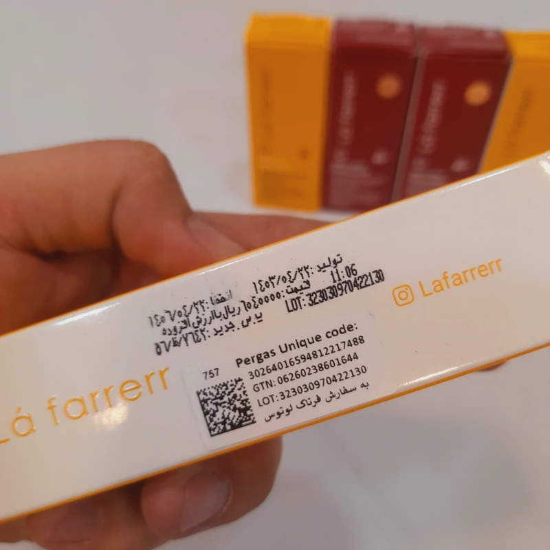 کرم ضد آفتاب لافارر بی رنگ ضد لک پوست چرب و آکنه دار SPF 50
