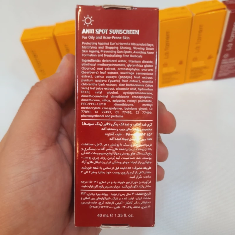 کرم ضد آفتاب لافارر ضد لک رنگی متوسط SPF40 مناسب پوست چرب و آکنه دار حجم 40 میلی لیتر
