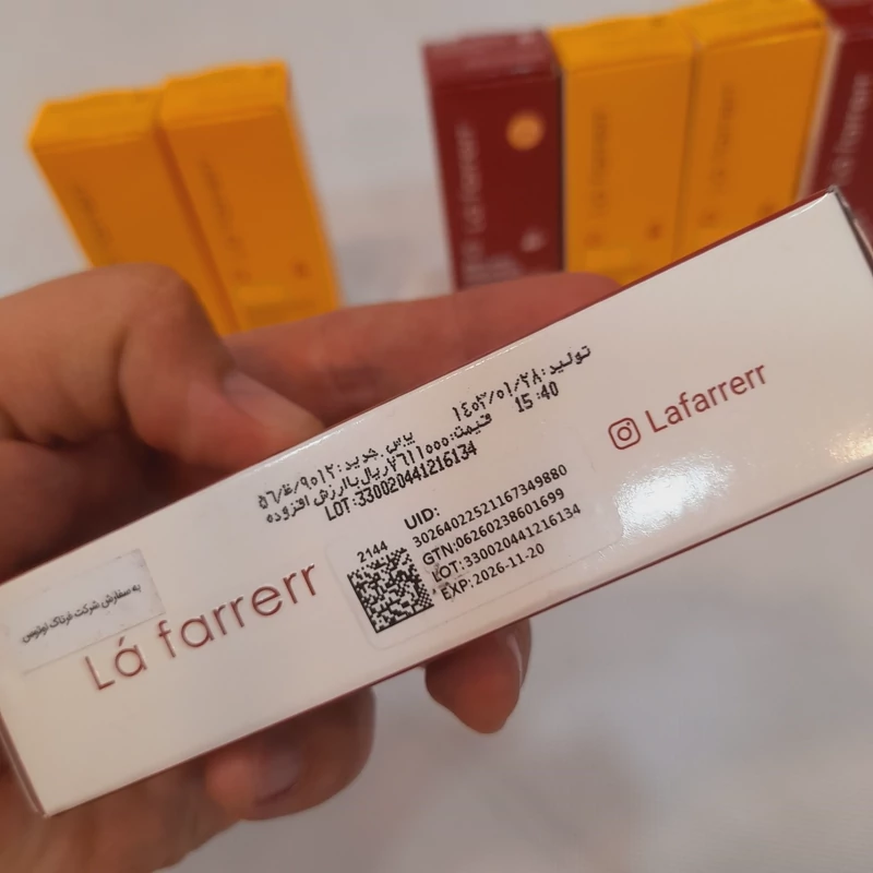 کرم ضد آفتاب لافارر ضد لک رنگی متوسط SPF40 مناسب پوست چرب و آکنه دار حجم 40 میلی لیتر