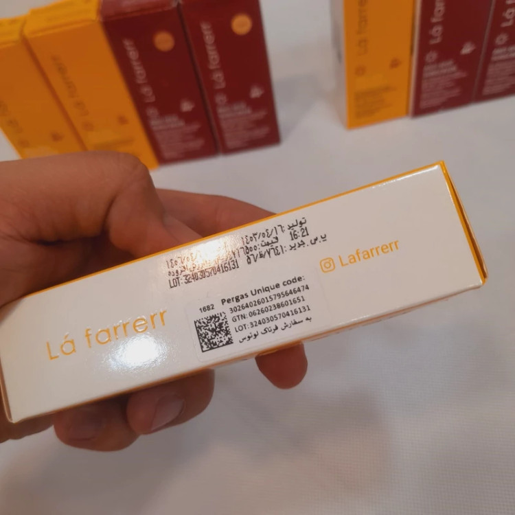 ضد آفتاب لافارر بی رنگ مدل SPF30 مناسب پوست خشک و نرمال حجم 40 میلی لیتر