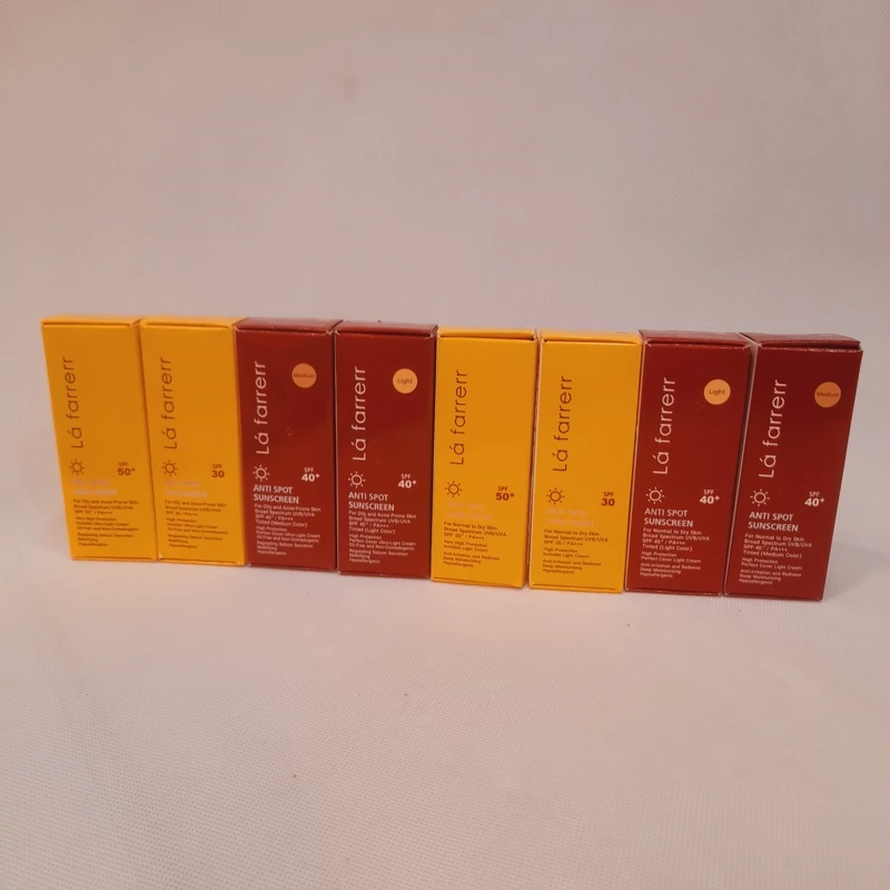 ضد آفتاب لافارر بی رنگ مدل SPF30 مناسب پوست خشک و نرمال حجم 40 میلی لیتر