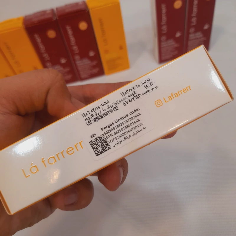 ضد آفتاب لافارر بی رنگ مدل SPF50 مناسب پوست خشک و نرمال حجم 40 میلی لیتر