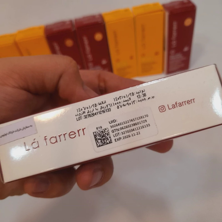 کرم ضد آفتاب لافارر رنگی متوسط مناسب پوست نرمال و خشک و ضد لک حجم 40 میلی لیتر