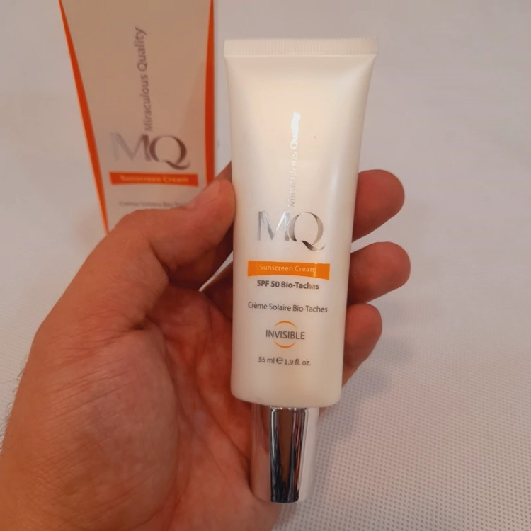 کرم ضدافتاب MQ ام کیو بایوتاچ SPF50 اینویزیبل بی رنگ 55 میل پوست لک دار