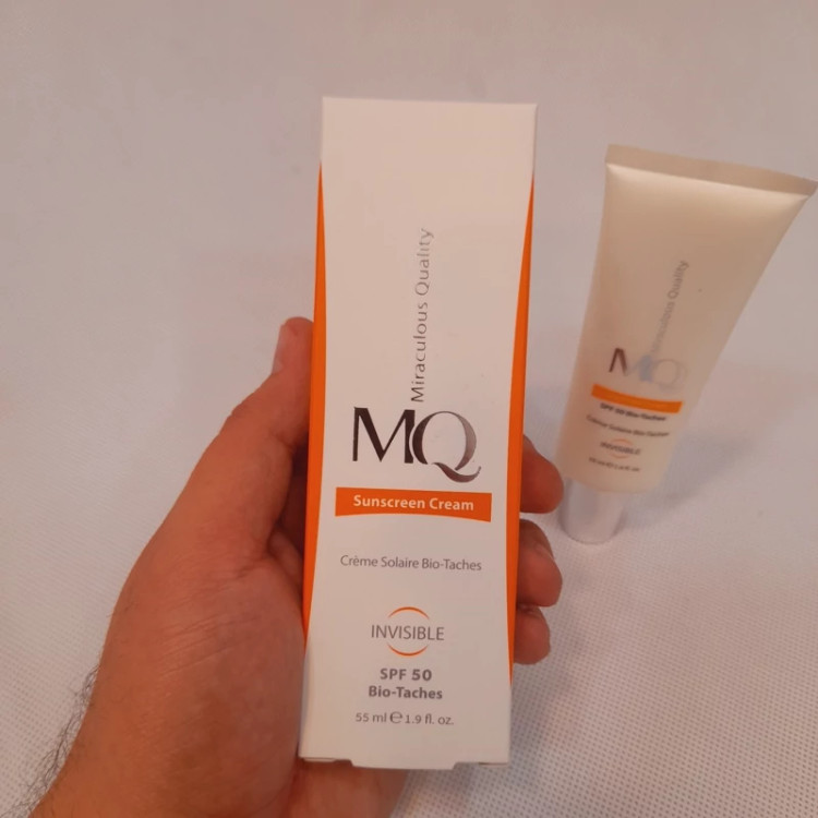 کرم ضدافتاب MQ ام کیو بایوتاچ SPF50 اینویزیبل بی رنگ 55 میل پوست لک دار