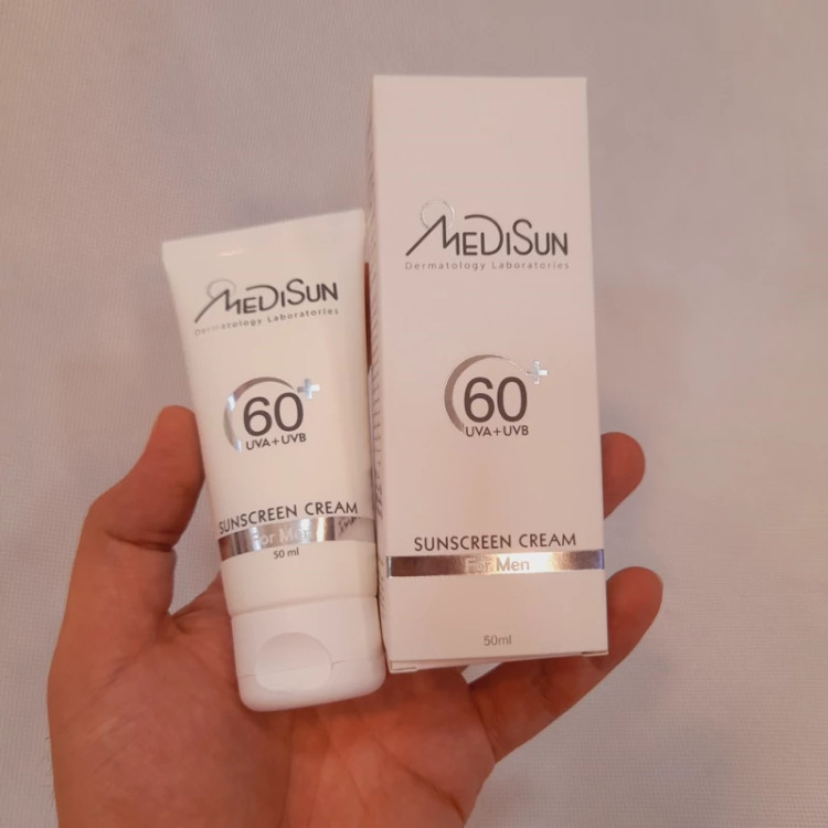 کرم ضد آفتاب SPF60 مدیسان مناسب آقایان 50 میلی لیتر بی رنگ