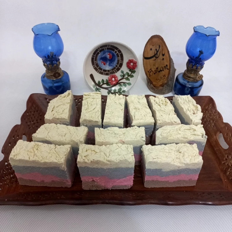 صابون نمک ابر و بادی کیک حاوی آرد گندم و زغال فعال و زردچوبه