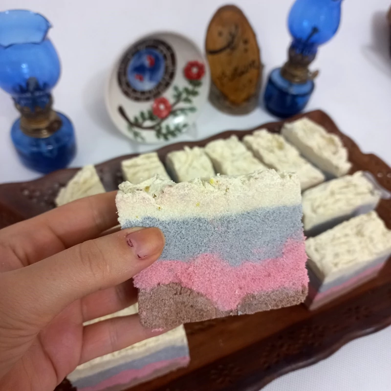 صابون نمک ابر و بادی کیک حاوی آرد گندم و زغال فعال و زردچوبه