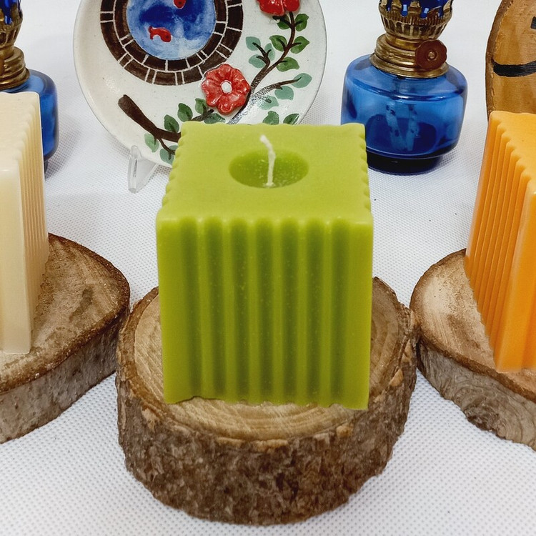شمع مکعب کلاسیک طرح باران سبز 7سانتی
