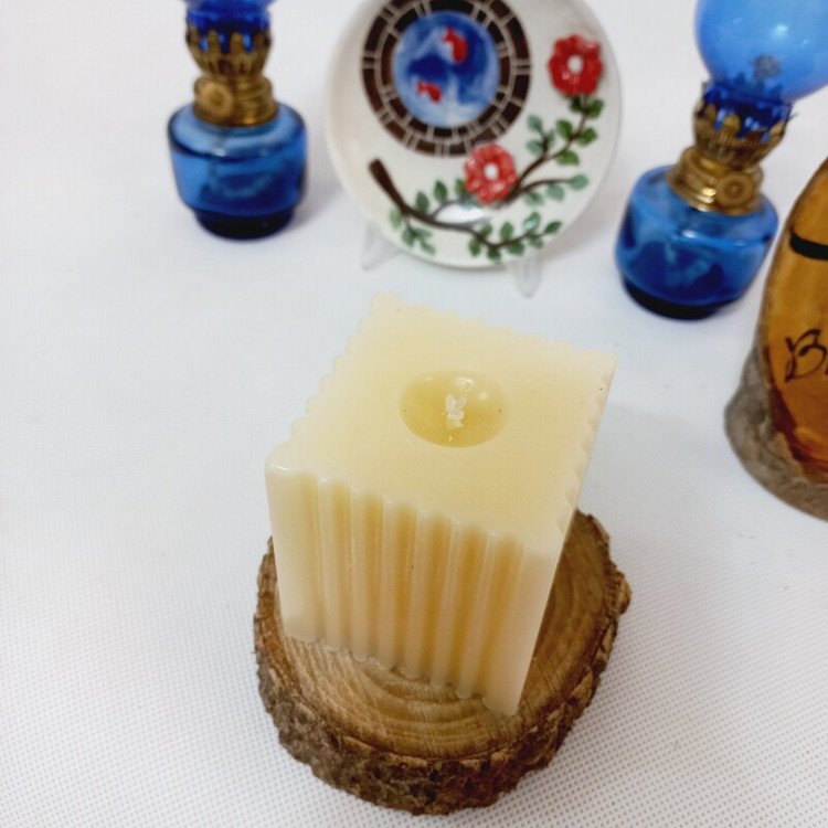 شمع مکعب کلاسیک طرح باران نباتی 7سانتی