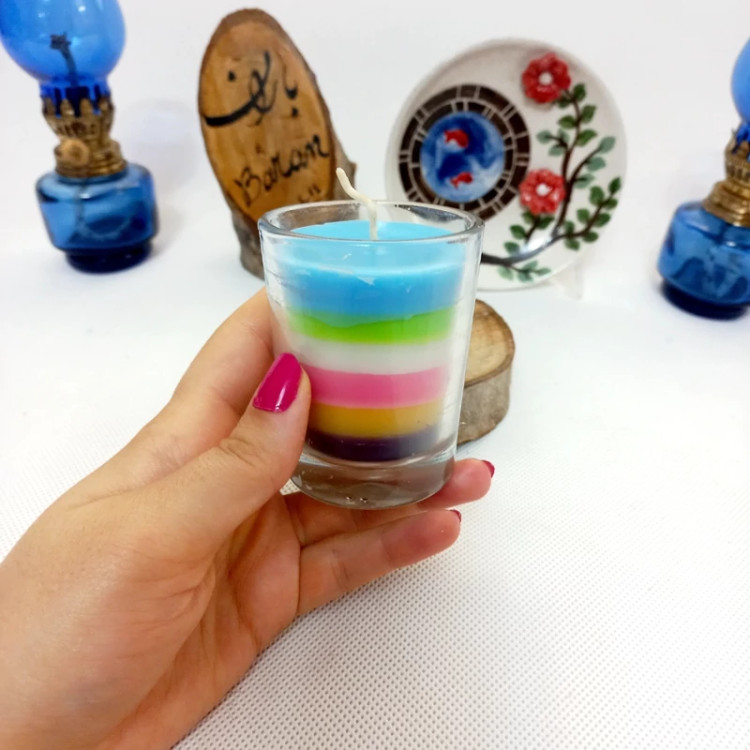 شمع لیوانی عطری رنگین کمانی در رایحه دلخواه شما