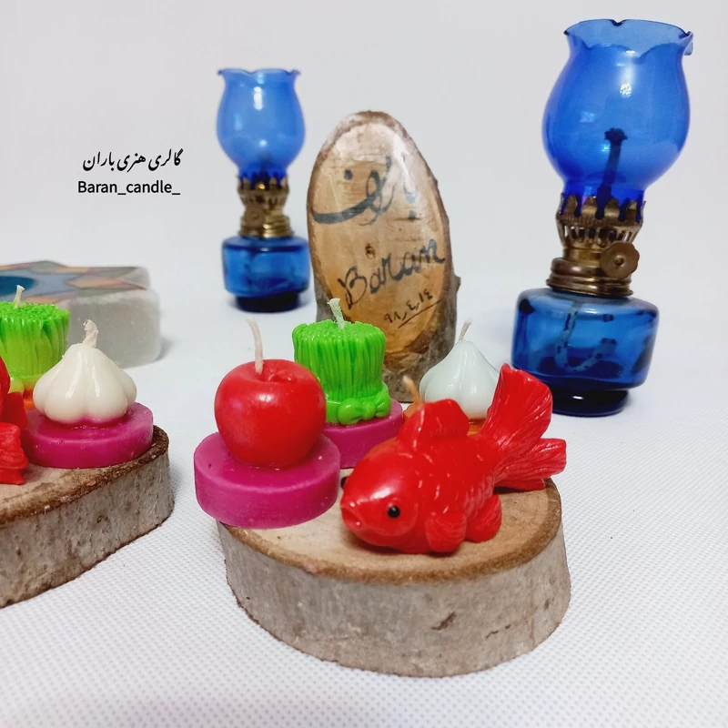 شمع دست ساز هفت سین (سبزه،سیر،سیب و ماهی) با کفه ی تنه ی درخت مناسب عیدی و هدیه