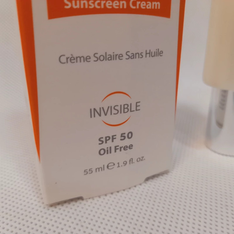 کرم ضدافتاب MQ ام کیو SPF50 اینویزیبل ،بی رنگ 55 میل فاقد چربی اویل فری