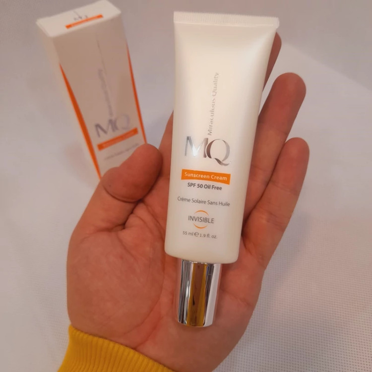 کرم ضدافتاب MQ ام کیو SPF50 اینویزیبل ،بی رنگ 55 میل فاقد چربی اویل فری