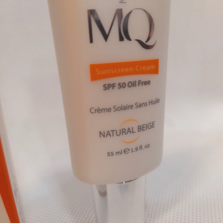 کرم ضدافتاب MQ ام کیو SPF50 نچرال بژ ،بژ طبیعی 55 میل فاقد چربی اویل فری
