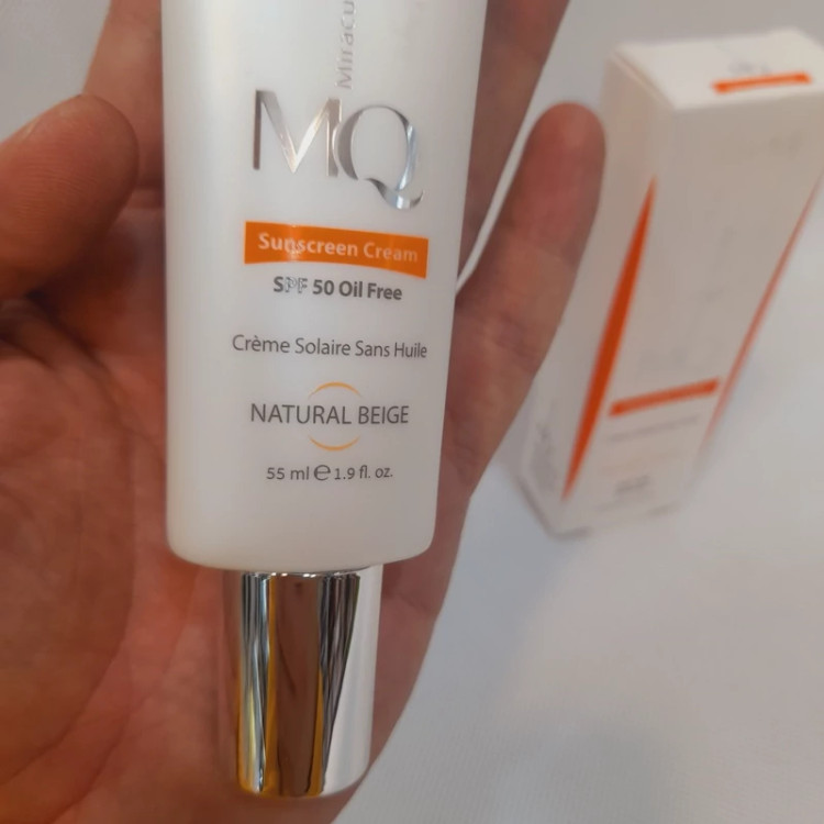 کرم ضدافتاب MQ ام کیو SPF50 نچرال بژ ،بژ طبیعی 55 میل فاقد چربی اویل فری