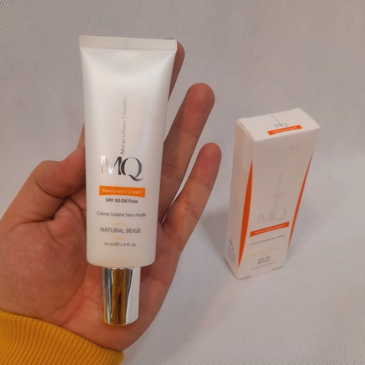کرم ضدافتاب MQ ام کیو SPF50 نچرال بژ ،بژ طبیعی 55 میل فاقد چربی اویل فری