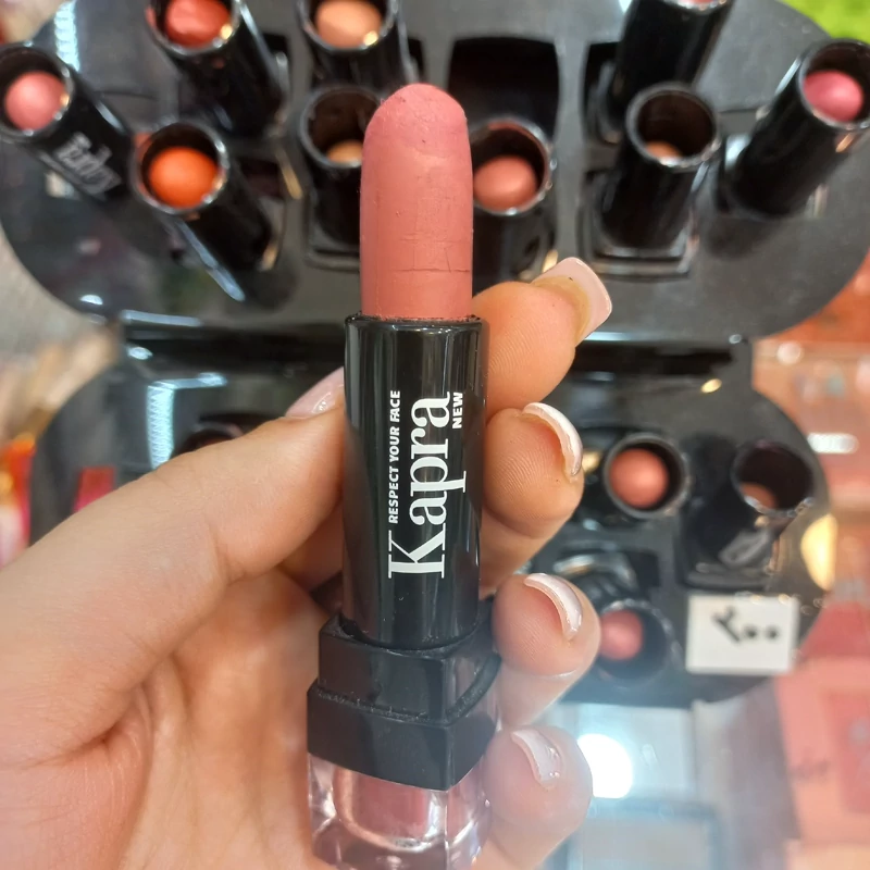 رژلب کاپرا 23ماندگار و بادوام