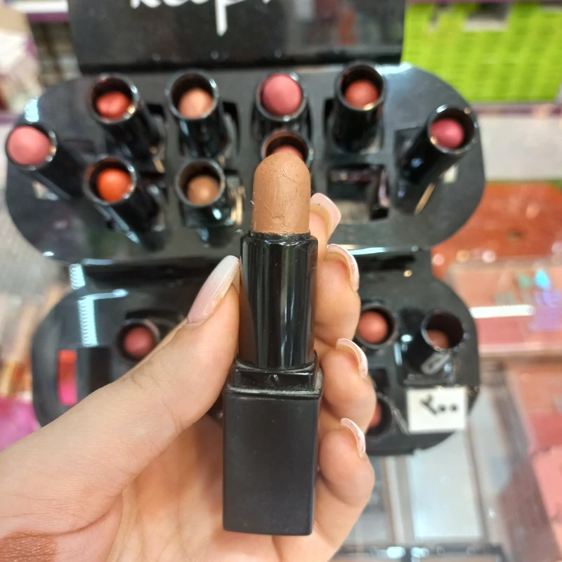 رژلب کاپرا 31ماندگار و بادوام