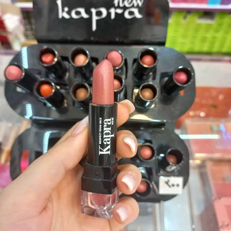 رژلب کاپرا 35ماندگار و بادوام