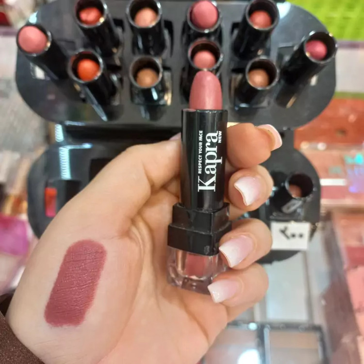 رژلب کاپرا 35ماندگار و بادوام