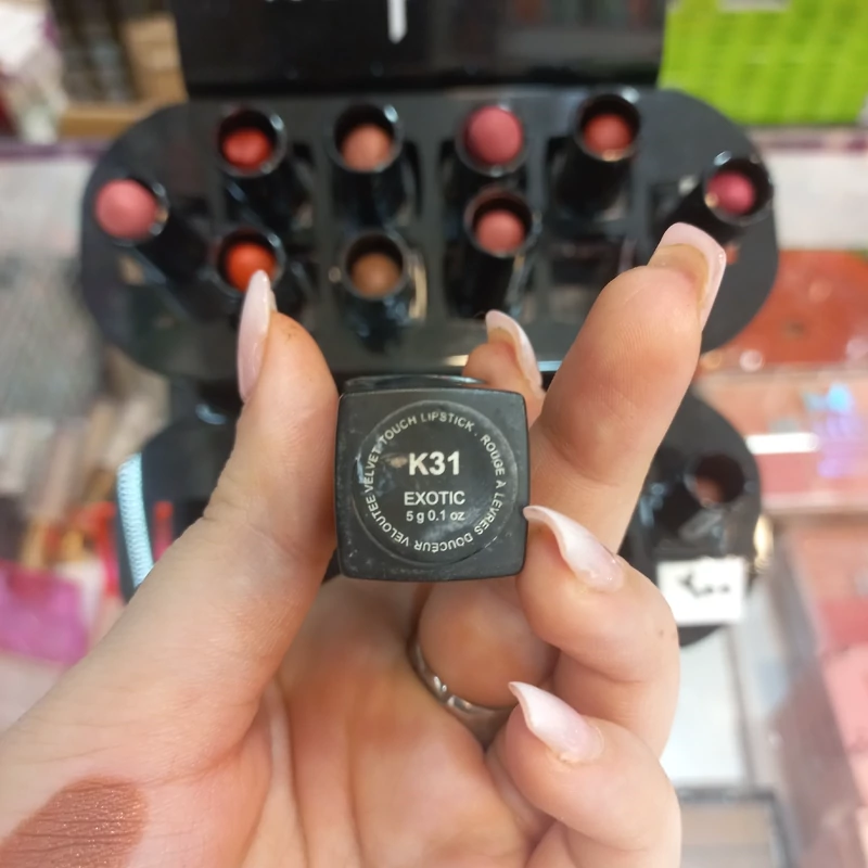 رژلب کاپرا 31ماندگار و بادوام