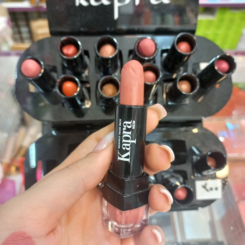 رژلب کاپرا 44ماندگار و بادوام