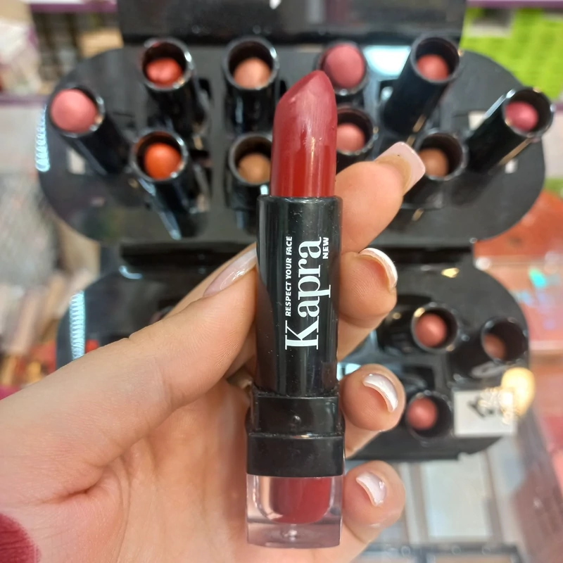 رژلب کاپرا 41ماندگار و بادوام
