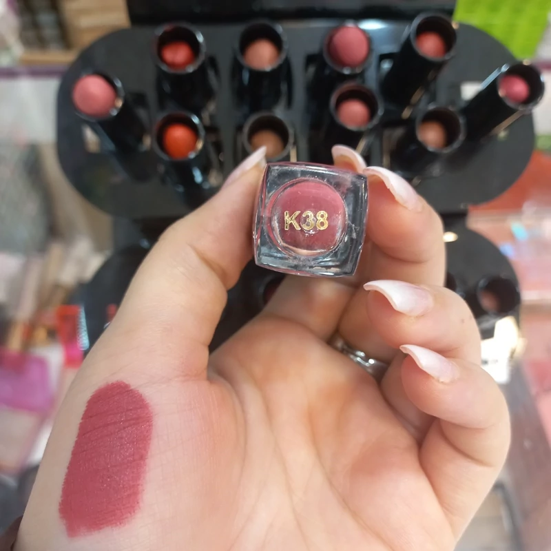 رژلب کاپرا 38ماندگار و بادوام