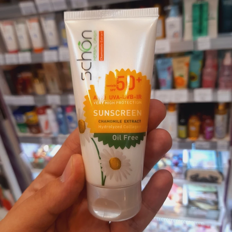 کرم ضدآفتاب شون بی رنگ مناسب پوستهای چرب فاقد چربی Oil free حجم 50 میل و SPF 50