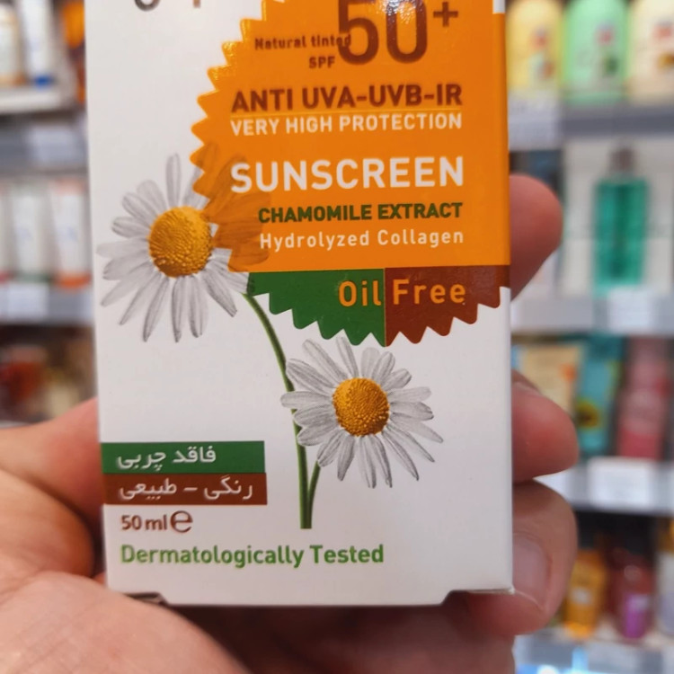 کرم ضدآفتاب شون رنگی طبیعی مناسب پوستهای چرب فاقد چربی Oil free حجم 50 میل و SPF 50