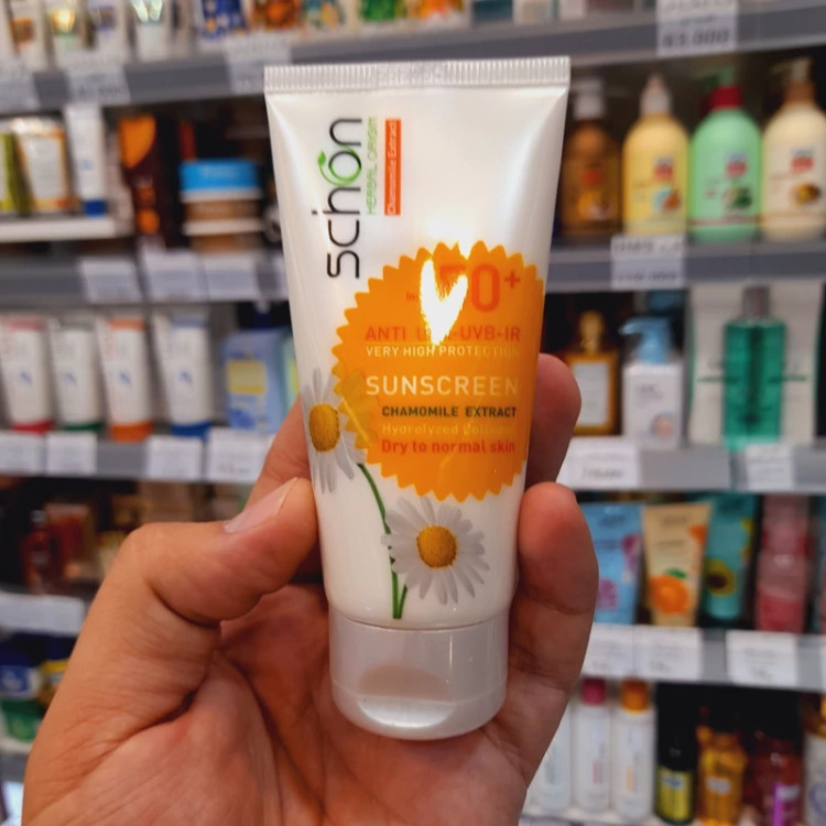 کرم ضدآفتاب شون بی رنگ مناسب پوستهای خشک تا نرمال Dry to Normal Skin حجم 50 میل SPF 50