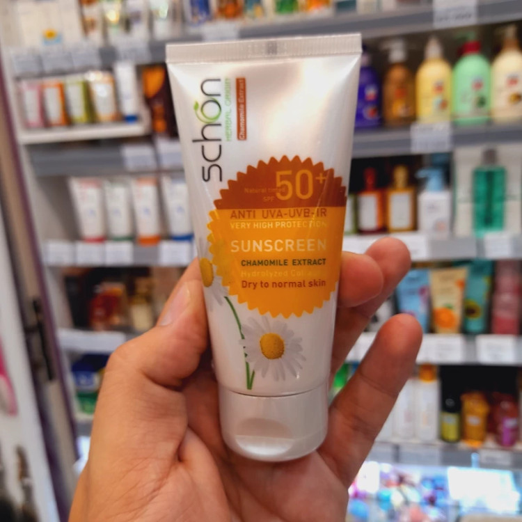 کرم ضدآفتاب شون رنگی طبیعی مناسب پوستهای خشک تا نرمال Dry to Normal Skin حجم 50 میل SPF 50