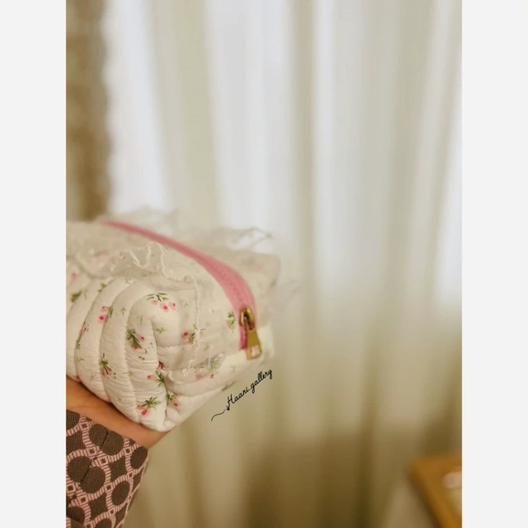کیف لوازم آرایش دلوین کد توت فرنگی