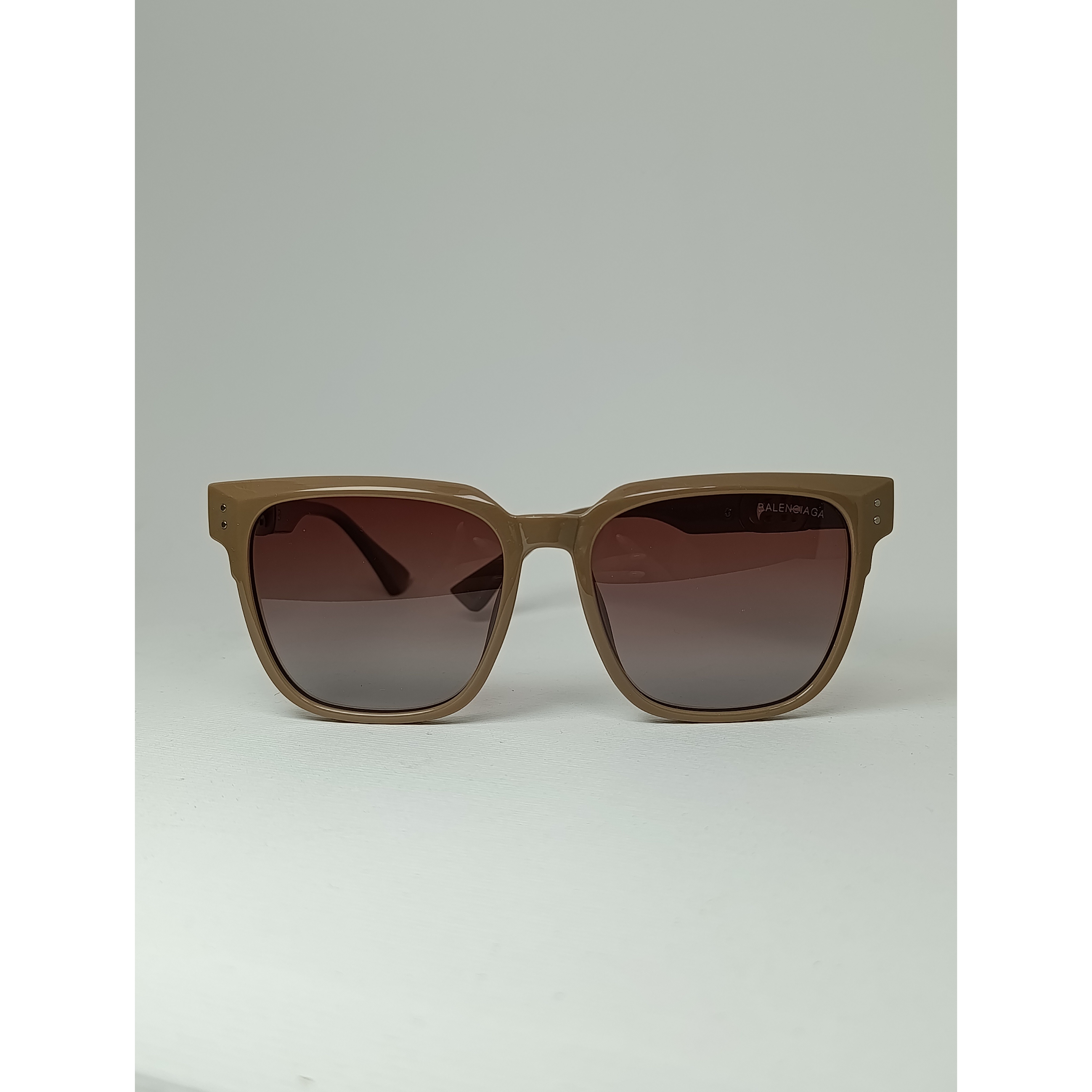عینک افتابی زنانه. balenciaga مربعی