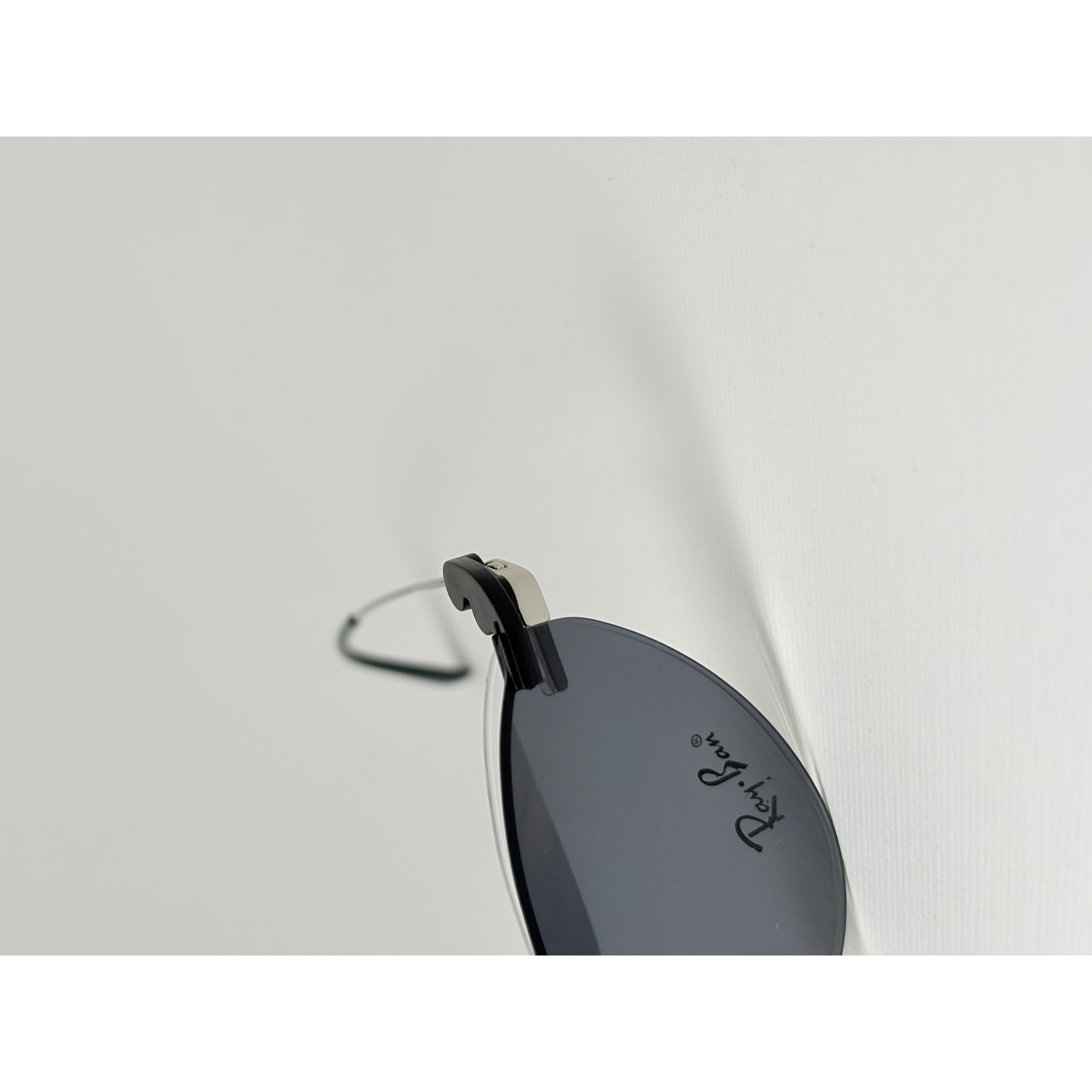 عینک طبی کاور دار مگنتی زنونه بدون فریم rayban