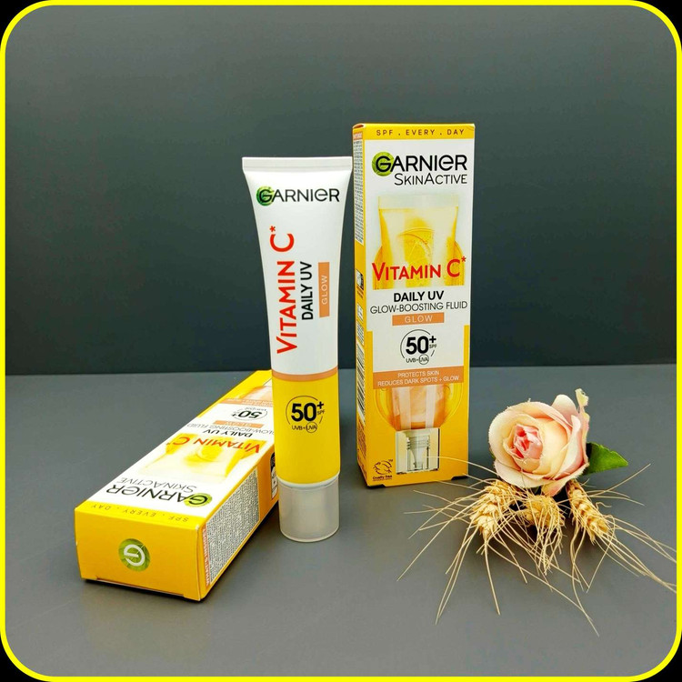 فلوئید ضد آفتاب ویتامین C گارنیه مدل Glow حجم 40 میل | Garnier Vitamin C Daily UV Glow