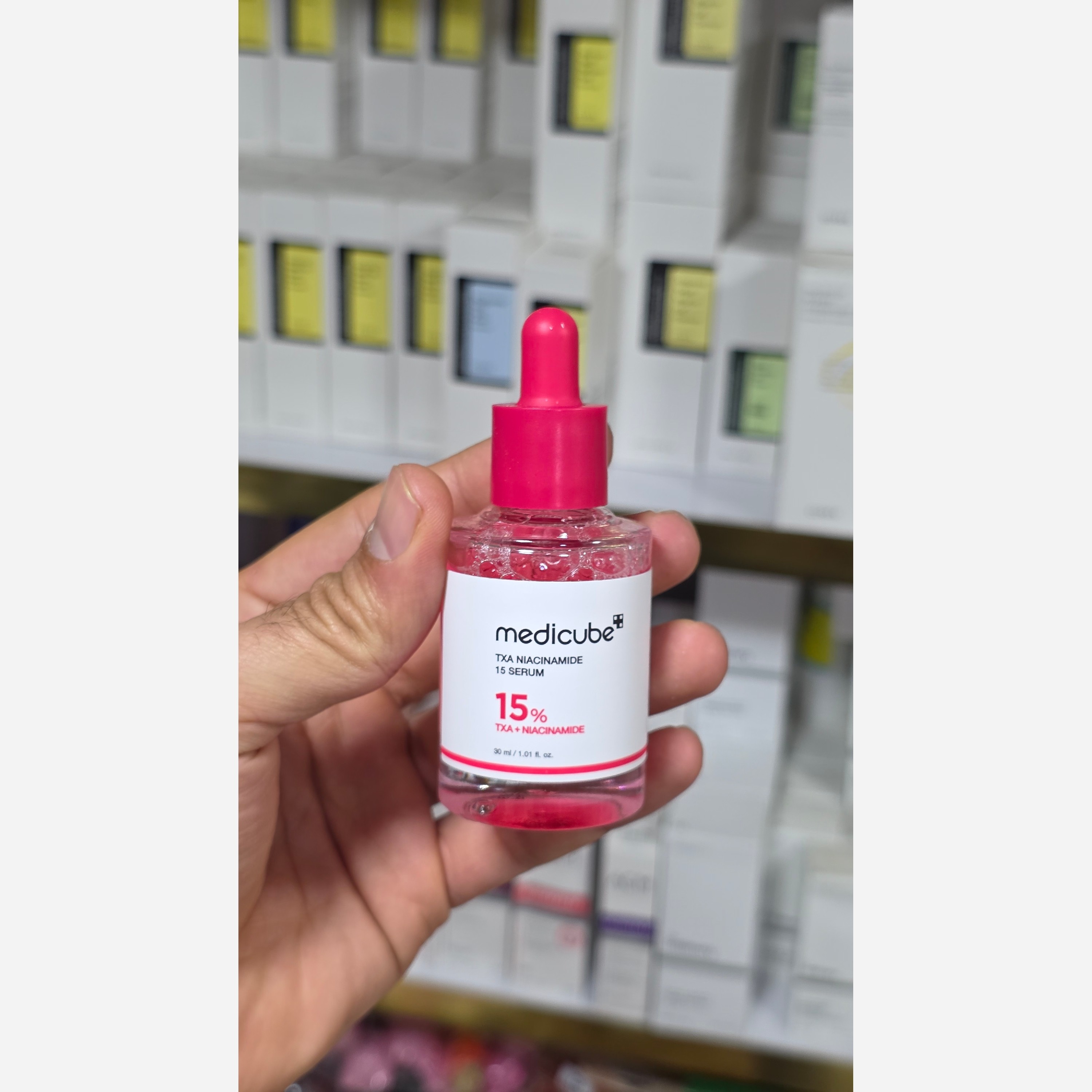 سرم ترانگزامیک نیاسینامید مدی کیوب حجم 30ml