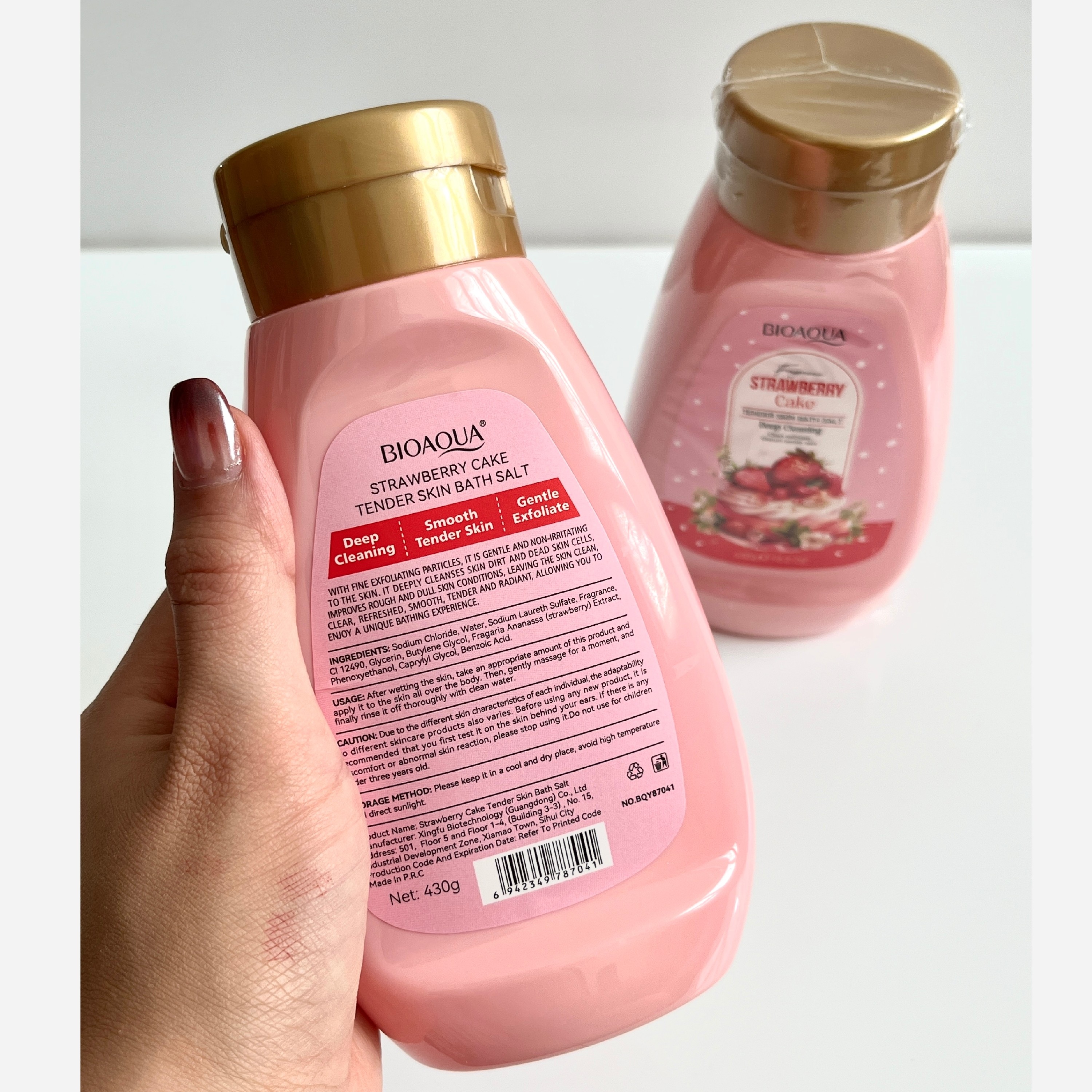 نمک بدن کیک توت فرنگی بیوآکوا Bioaqua حجم 430g