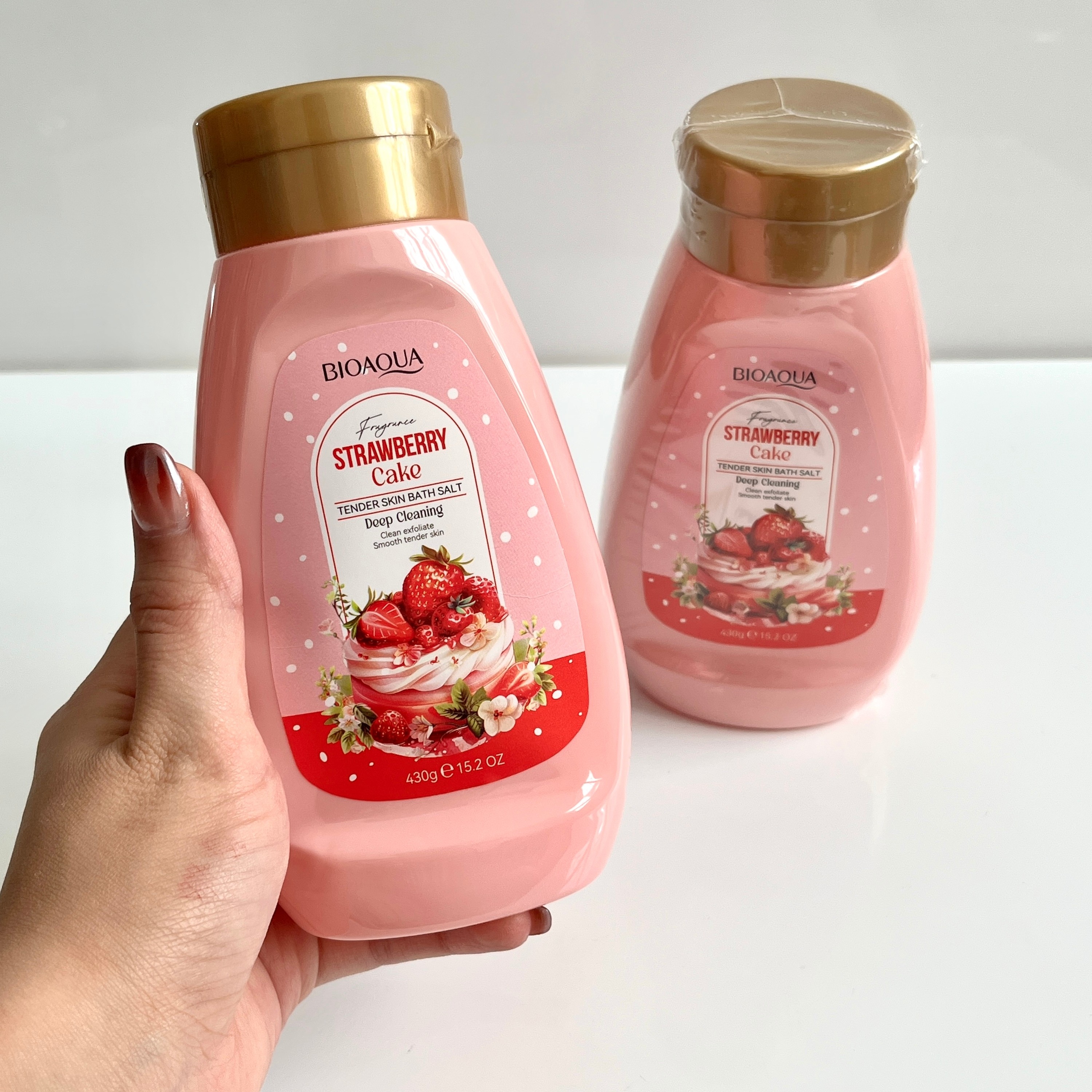 نمک بدن کیک توت فرنگی بیوآکوا Bioaqua حجم 430g