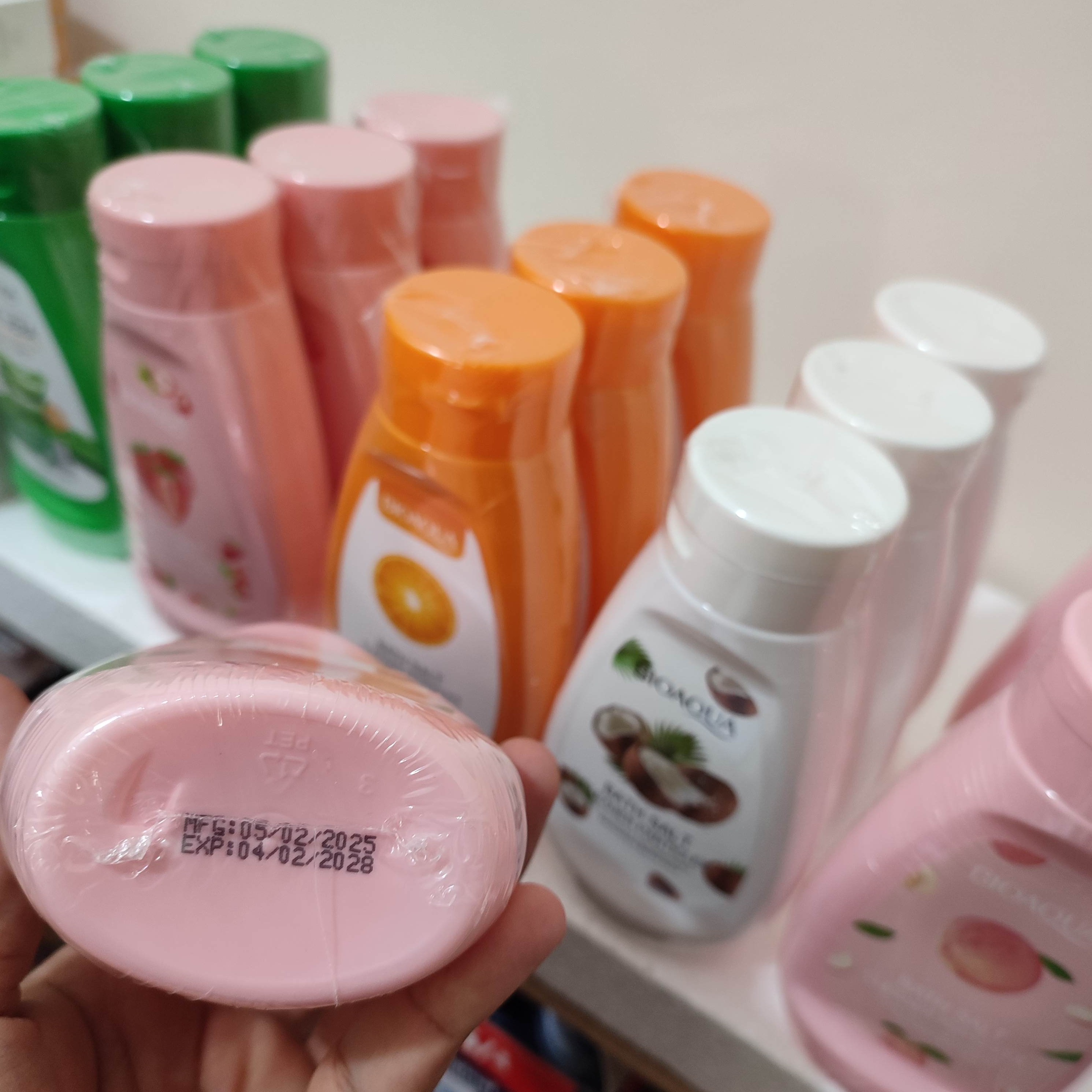 نمک بدن هلو بیواکوا اصل وارداتی