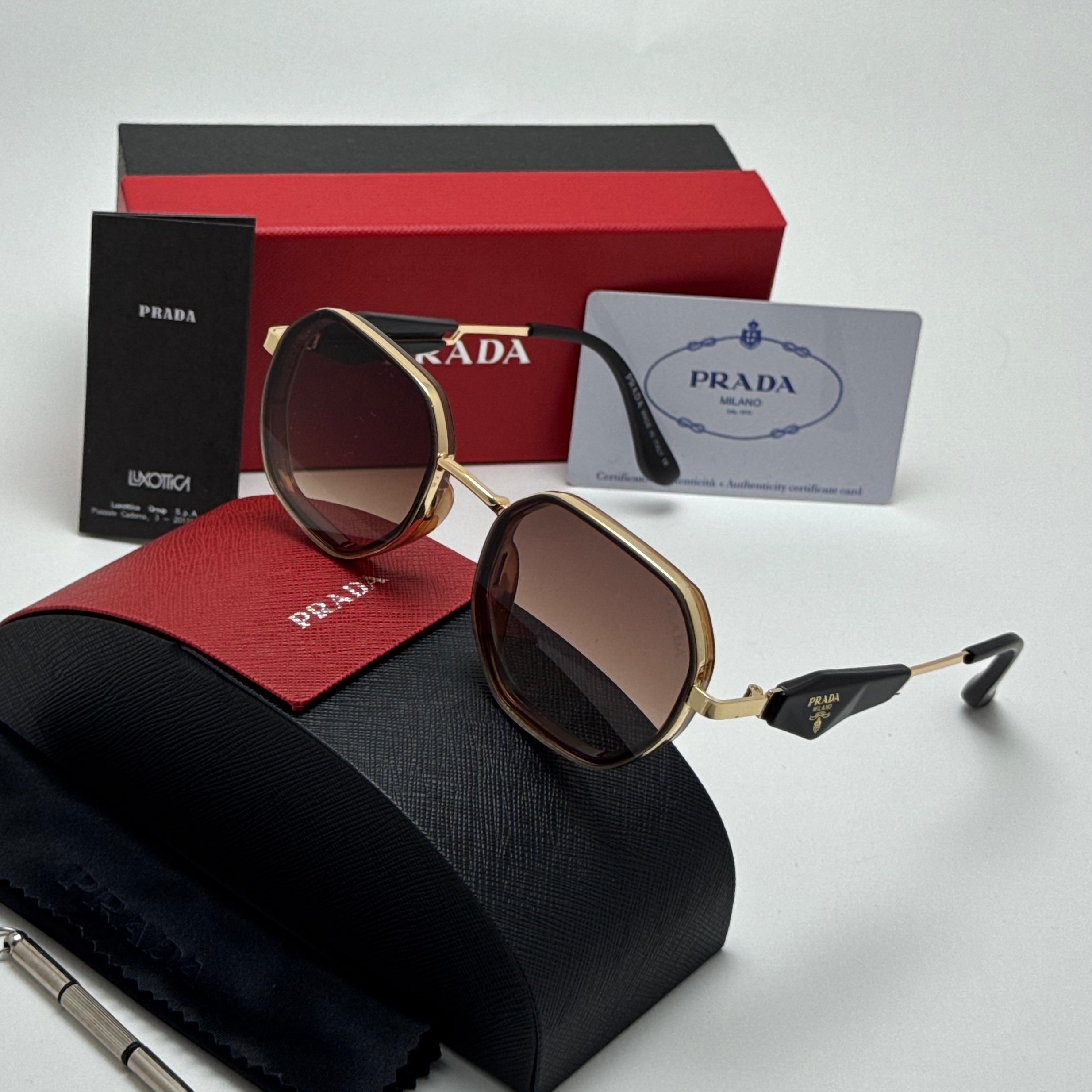 عینک آفتابی پرادا prada قهوه ای طلایی به همراه پک کامل پرادا کد 527