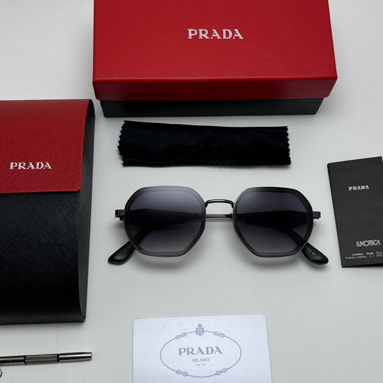 عینک آفتابی پرادا prada سبز به همراه پک کامل پرادا کد 527