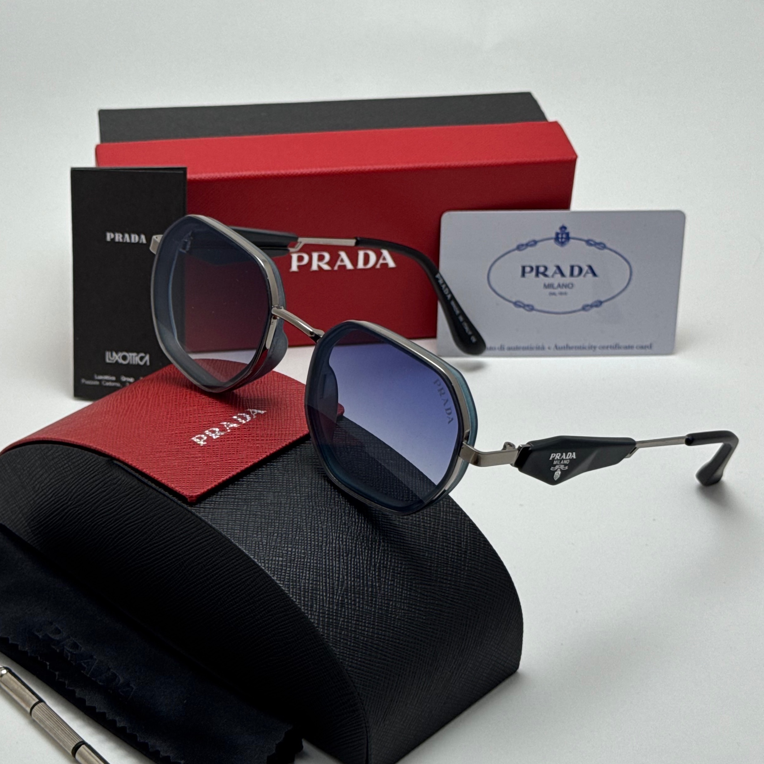 عینک آفتابی پرادا prada آبی به همراه پک کامل پرادا کد 527