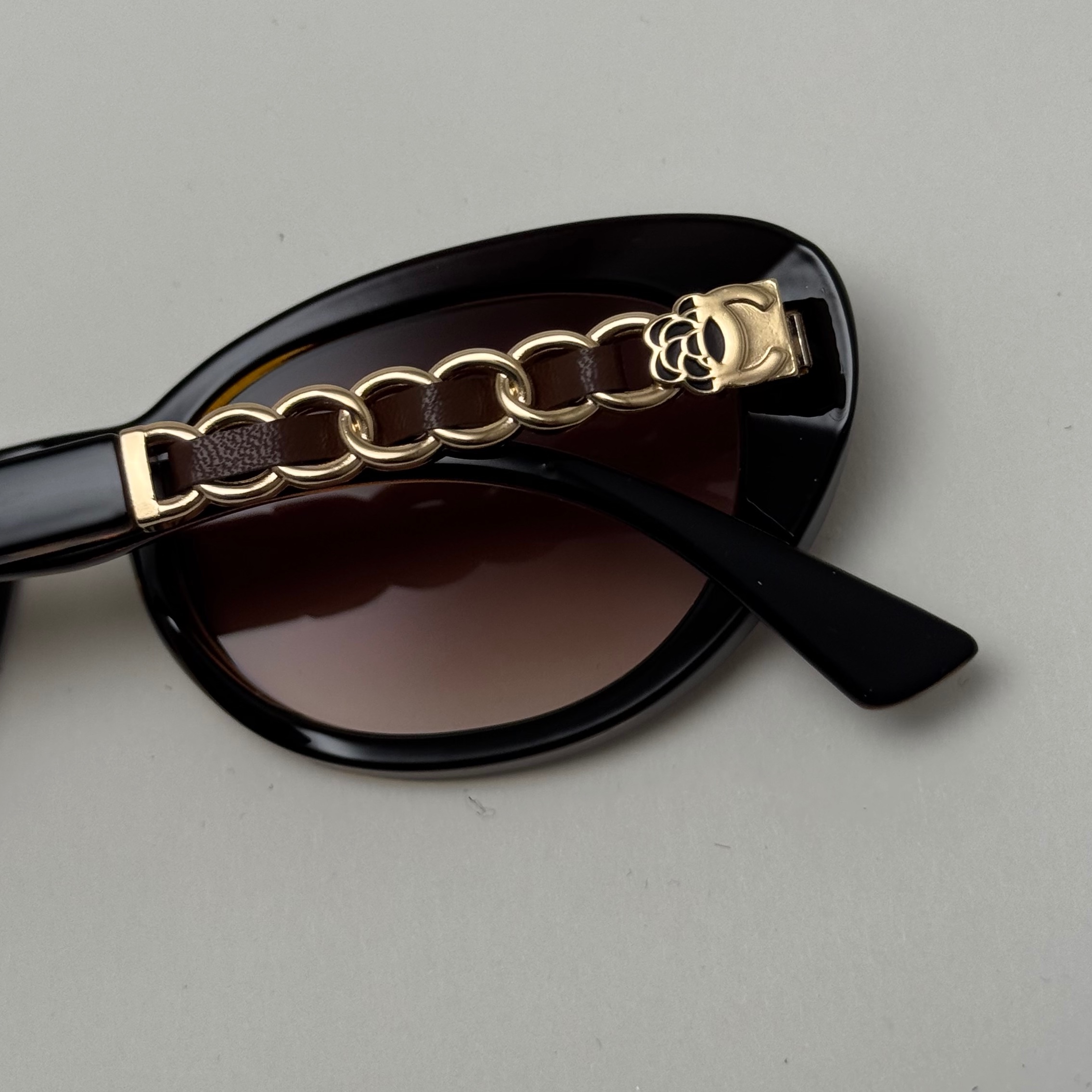 عینک آفتابی زنانه بیضی شنل CHANEL قهوه ای کد رفرنس 1189 - کیفیت مستر - لولا دوبل