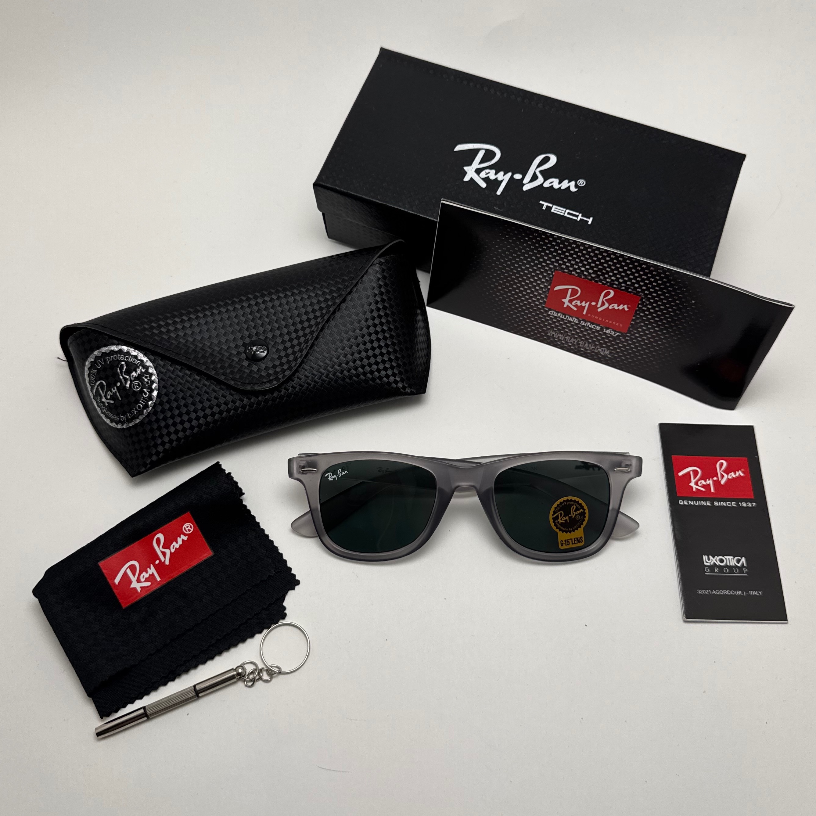 عینک آفتابی ریبن ویفرر شیشه سنگ طوسی عدسی مشکی که همراه پک کامل ریبن Rayban WAYFARER RB 2140 سایز 50