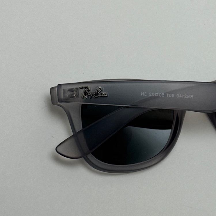 عینک آفتابی ریبن ویفرر شیشه سنگ طوسی عدسی مشکی که همراه پک کامل ریبن Rayban WAYFARER RB 2140 سایز 50