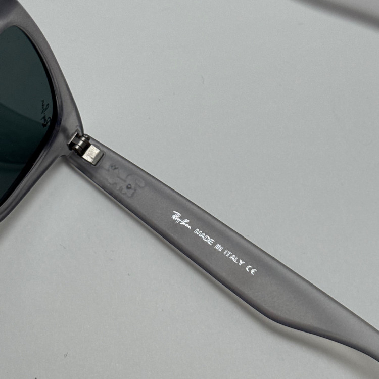 عینک آفتابی ریبن ویفرر شیشه سنگ طوسی عدسی مشکی که همراه پک کامل ریبن Rayban WAYFARER RB 2140 سایز 50