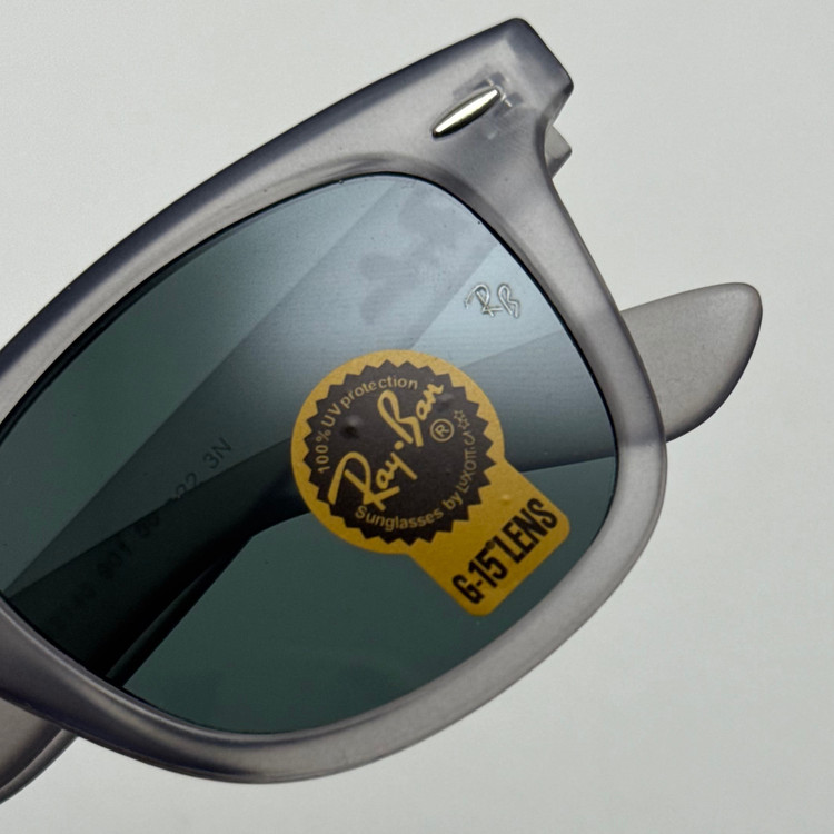 عینک آفتابی ریبن ویفرر شیشه سنگ طوسی عدسی مشکی که همراه پک کامل ریبن Rayban WAYFARER RB 2140 سایز 50